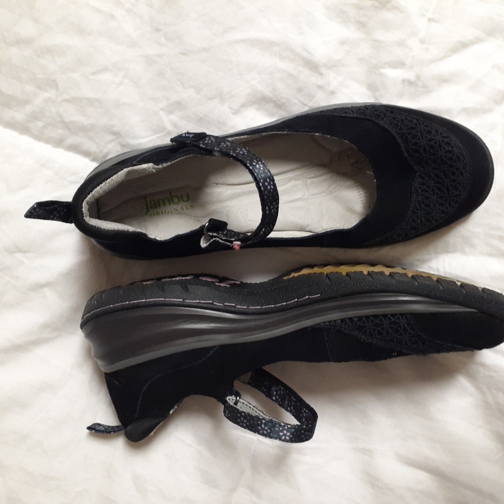 New Black Closed-toed sandals